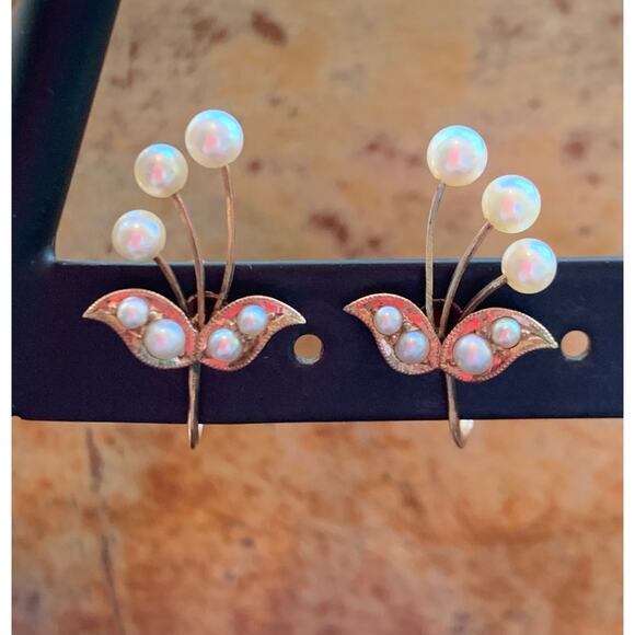 Estate 10K Gold and Freshwater Pearl Flower Screw Back Earrings - Picture 1 of 6